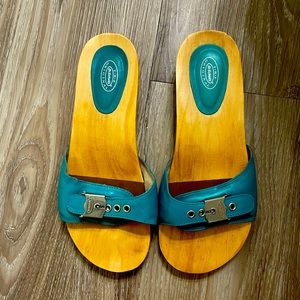 New in box Dr. Scholls turquoise slides